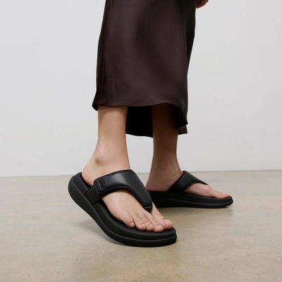 5---F-MODE-GO-ADJUSTABLE-FLATFORM-TOE-POST-SANDALS-ALL-BLACK_IW1-090_1