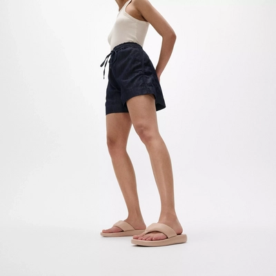 6---IQUSHION-D-LUXE-PADDED-LEATHER-TOE-POST-SANDALS-CLASSIC-BEIGE_JB6-B41_1
