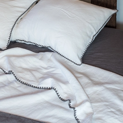 Bettwäsche Passion for Linen Felice White-Stitching Dark Grey Gewaschenes Leinen