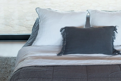 3---felice-white-dark-grey-ambiance-2