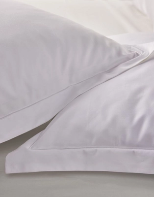 3---aziza_duvet_cover_white_102448_204_lr_d1_p