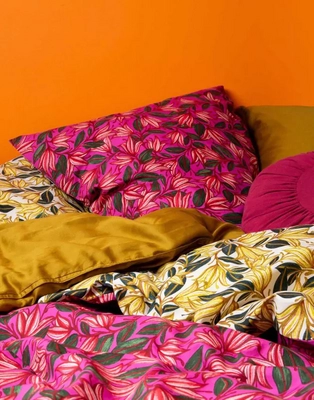3---bellflower_beauty_duvet__cover_rose_violet_101937_643_lr_d1_p