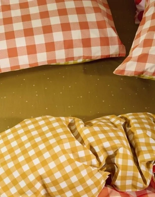 3---checking-in_duvet_cover_orange_101131_173_lr_d1_p