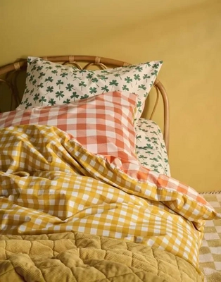 5---checking-in_duvet_cover_orange_101131_173_lr_s3_p