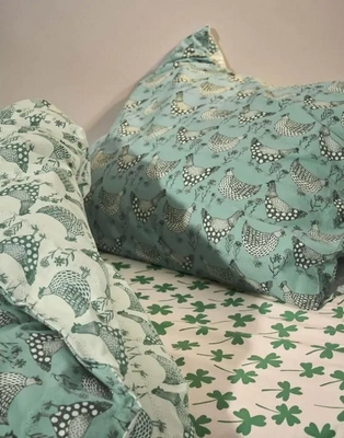 3---chicken_run_duvet_cover_turquoise_101129_202_lr_d3_p