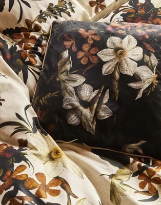 3---daffodils_reunited_duvet_cover_beachwood_white_101454_536_lr_d2_p