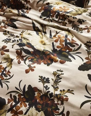 4---daffodils_reunited_duvet_cover_beachwood_white_101454_536_lr_d3_p