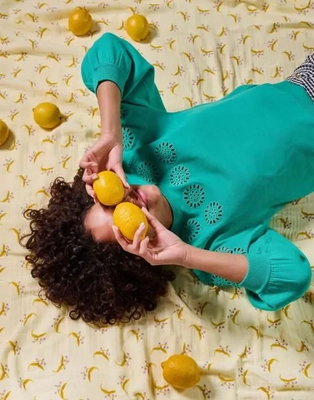 4---lily_melody_duvet_cover_lemon_yellow_101748_592_lr_s3_p_5