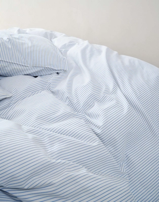 6---classic_fine_stripe_duvet_cover_denim_blue_102315_651_lr_s4_p