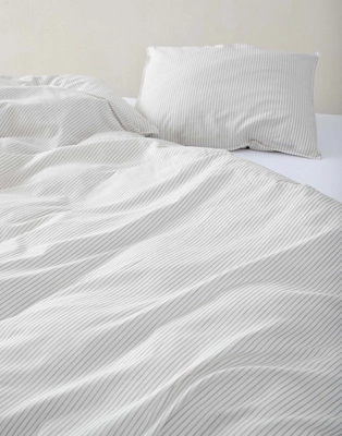 5---classic_fine_stripe_duvet_cover_grey_mist_102315_686_lr_s3_p