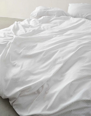 6---classic_fine_stripe_duvet_cover_grey_mist_102315_686_lr_s4_p