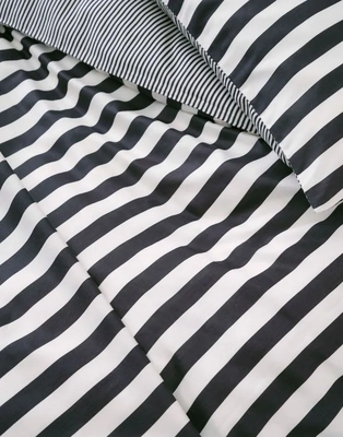 2---classic_stripe_duvet_cover_navy_101816_167_lr_d1_p