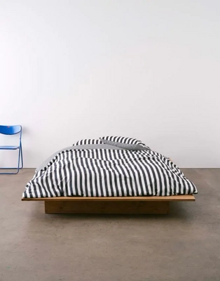 4---classic_stripe_duvet_cover_navy_101816_167_lr_s1_p