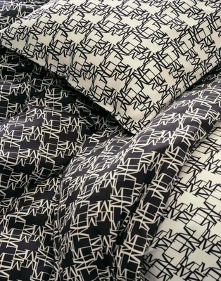 4---monogram_duvet_cover_black_101959_105_lr_d2_p