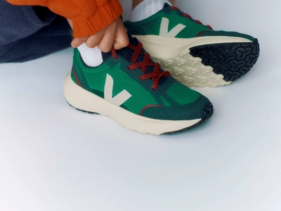 veja-small-canary-light-recycled-green-YL1820625_4