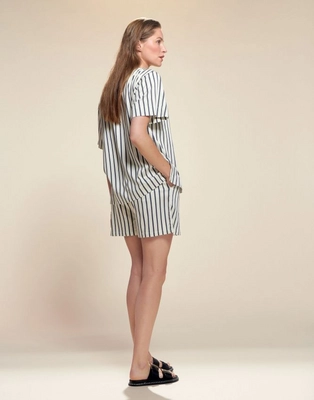 6---kathleen_libba_shorts_vanilla_102143_292_lr_s3_p_1