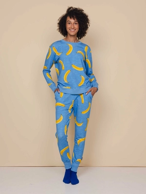 3---SS25_BananaBlue_395_women_regularsweaterpants