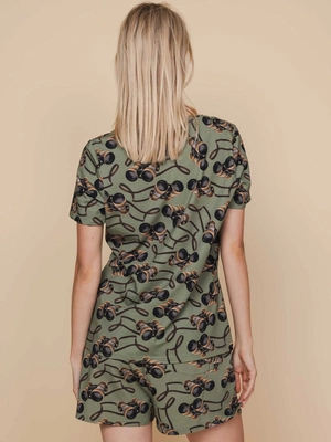 5---SS25_Binoculars_Women_VneckshirtShort__2553