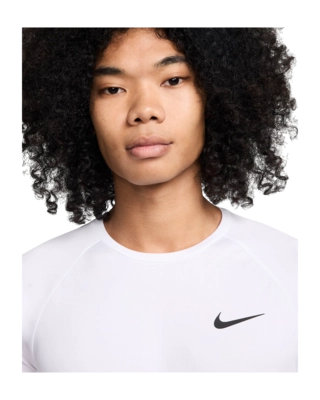 NIKE+ESSENTIAL+SS+HYDROGUARD-_no-bg