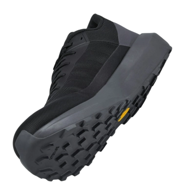 4---S25-X000009614-Norvan-LD-4-Shoe-Black-Cloud-Side-_no-bg