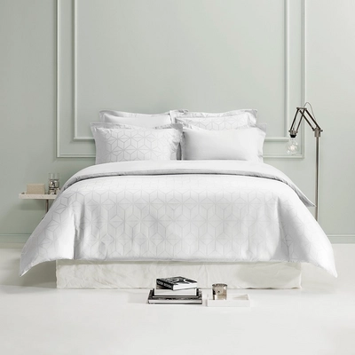 2---Skyscraper_240x220_White_Bed_Retail_Lifestyle