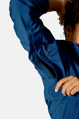 8---womens_firewall_jacket_tempestblue_qwi_09_tmb_model_4716