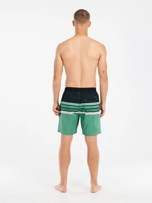 8---71751008_853_model_back-full_01