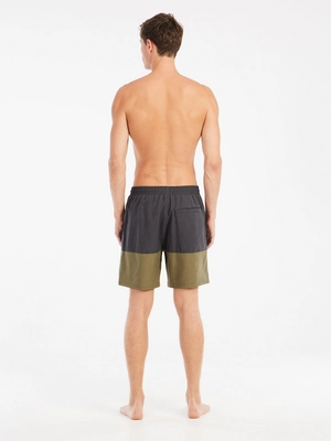 7---71751021_458_model_back-full_01