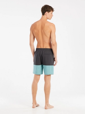 6---71751021_486_model_back-full_01