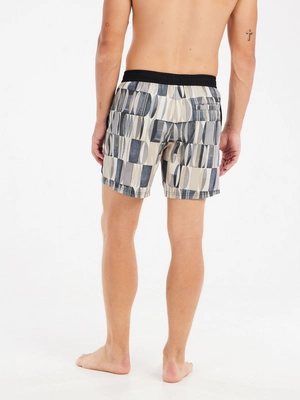 6---71751040_567_model_back-half_01