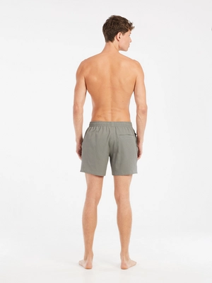 6---71751045_782_model_back-full_01