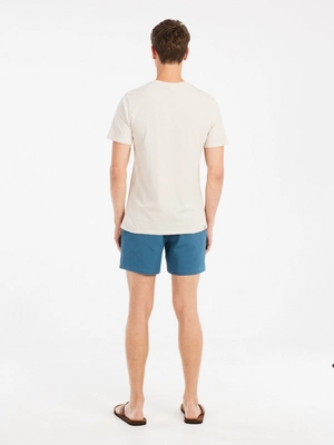 7---17751043_106_model_back-full_01