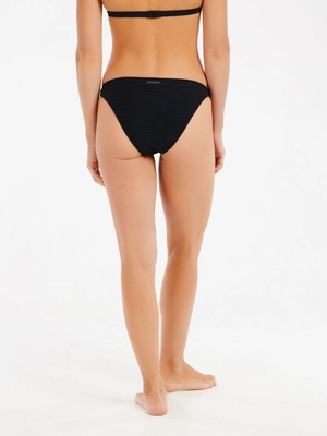 5---72609001_290_model_back-half_01