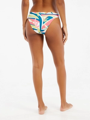 5---72651015_841_model_back-half_01