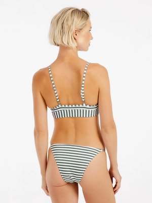7---72651022_663_model_back-half_01