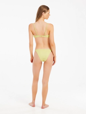8---72651040_951_model_back-full_01