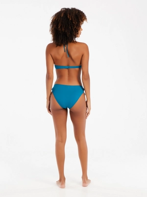 8---72651070_341_model_back-full_01