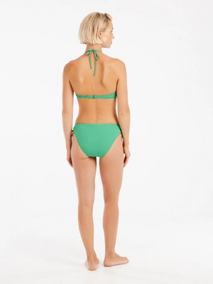 6---72651070_555_model_back-full_01
