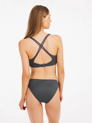 7---72651094_189_model_back-half_01