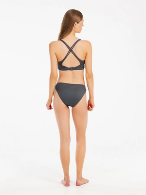 8---72651094_189_model_back-full_01