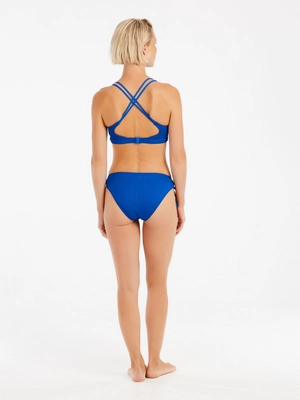 8---72651094_945_model_back-full_01