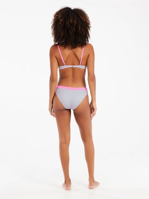 6---72651099_724_model_back-full_01