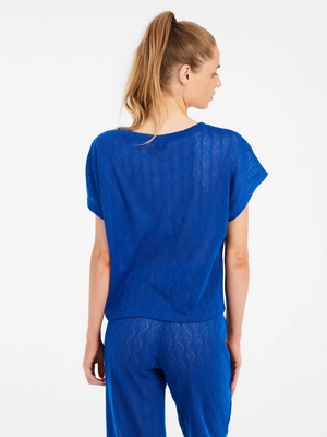 6---17651000_945_model_back-half_01