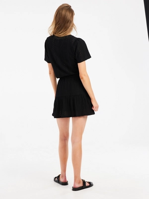 7---17651002_290_model_back-full_01