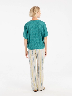 6---17651025_341_model_back-full_01