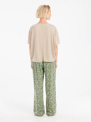 7---17651025_567_model_back-full_01