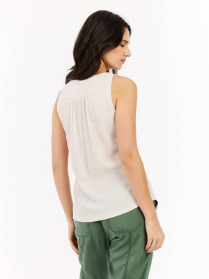6---16651022_106_model_back-half_01