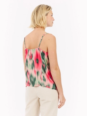 6---16651026_841_model_back-half_01
