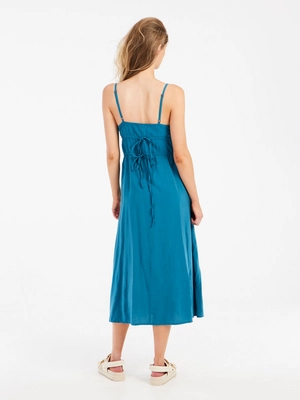 6---24651002_341_model_back-full_01