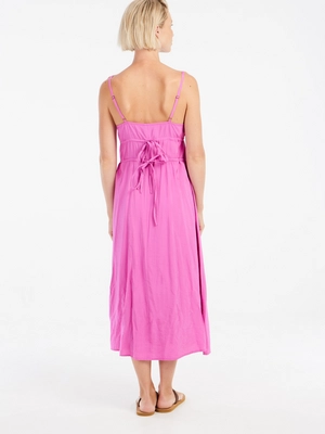 6---24651002_724_model_back-full_01